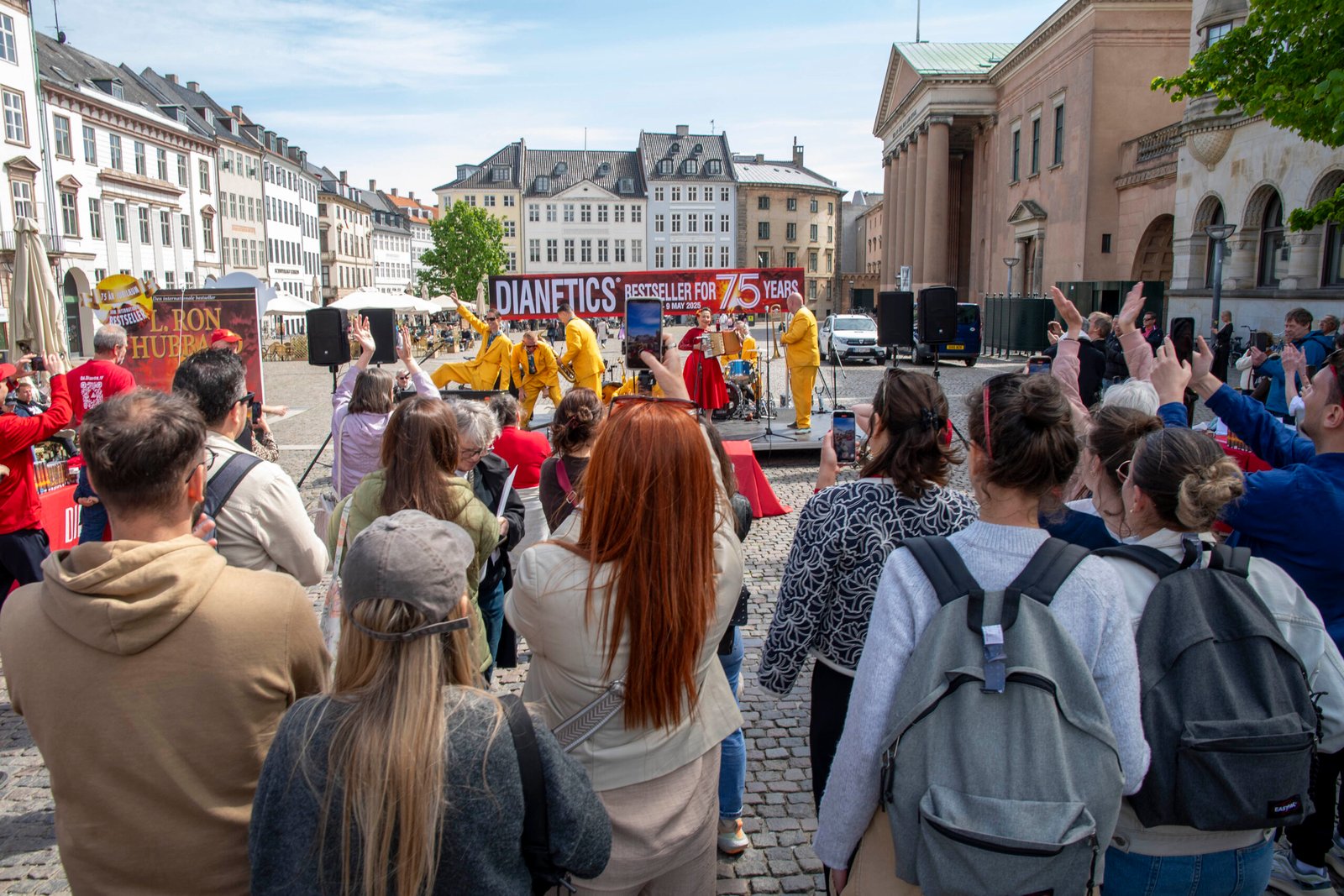 Copenhague célèbre les 75 ans de la Dianétique avec un spectacle swing plein d’énergie donné par The Jive Aces